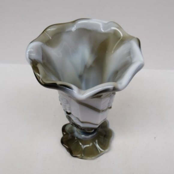 Westmoreland Brown Slag Glass PANELED GRAPE #1881 6 Inch Flower Vase - Picture 4 of 4